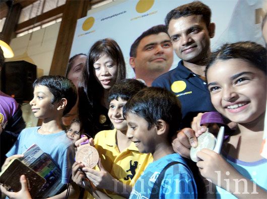 Spotted: Deepika Padukone with Olympic Medalists Mary Kom & Vijay Kumar