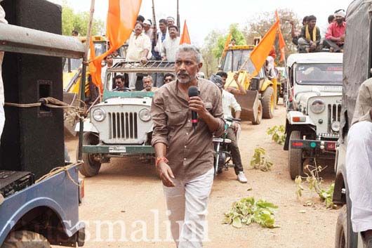 Prakash Jha directs the cast and crew