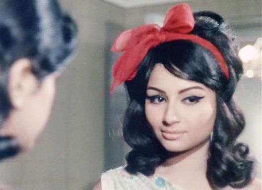 Beauty School: How To Do Retro Winged Bollywood Eyeliner