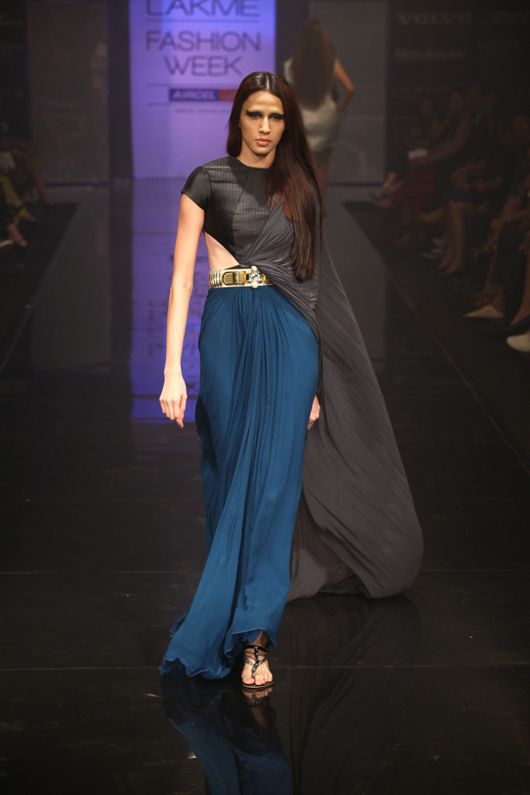 Swapnil Shinde’s Collection at Lakmé Fashion Week Inspired by Frozen Fragility