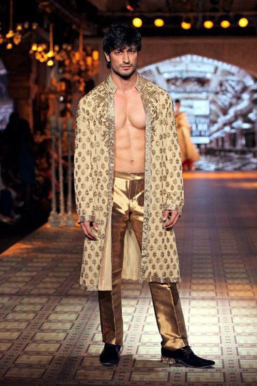 Vidyut Jamwal in Manish Malhotra