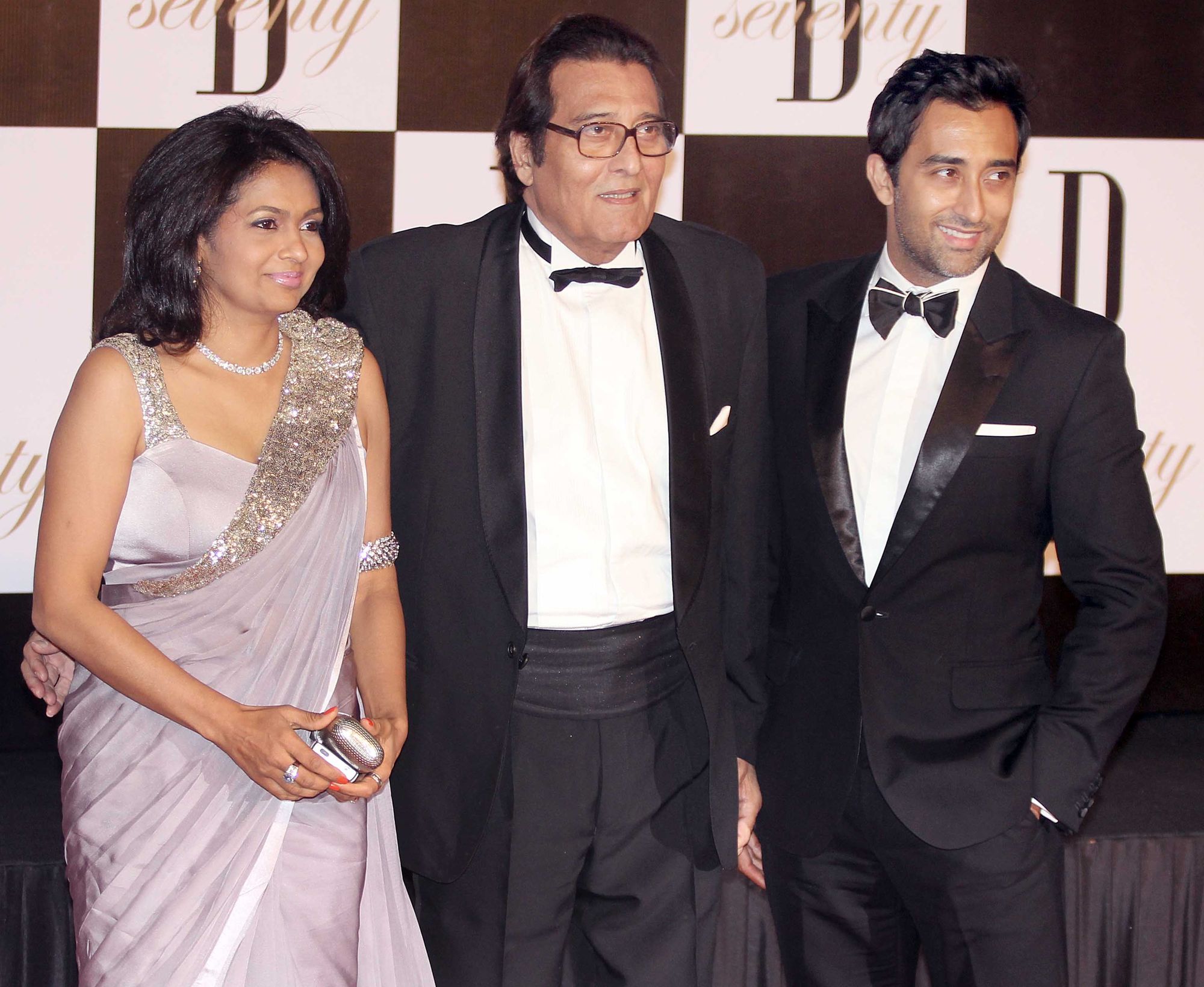 Kavita, Vinod and Rahul Khanna at Amitabh Bachchan's 70th birthday party