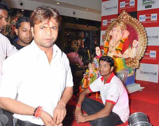 Rajpal Yadhav at 92.7 BIG Green Ganesha Pandal at Oberoi Mall, Mumbai