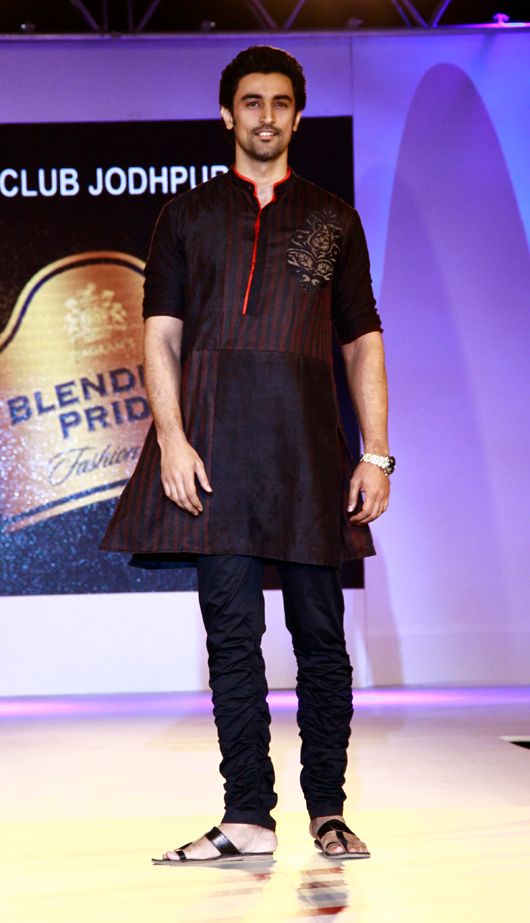 Actor Kunal Kapoor is the showstopper for designer Raghavendra Rathore in Bangalore