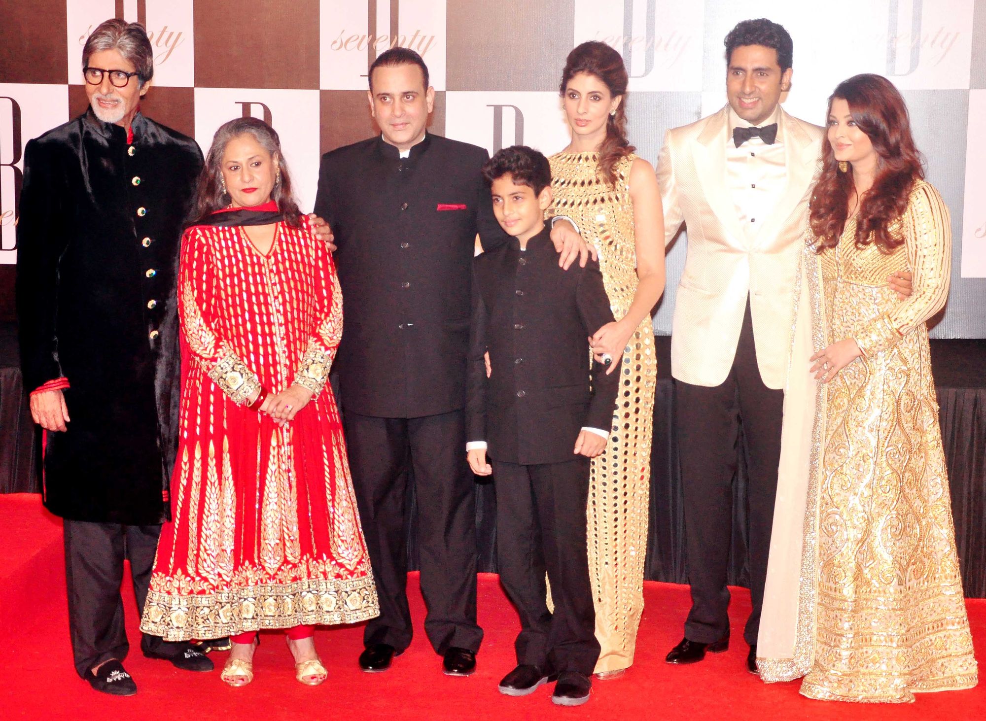 Amitabh Bachchan with family on his 70th birthday party