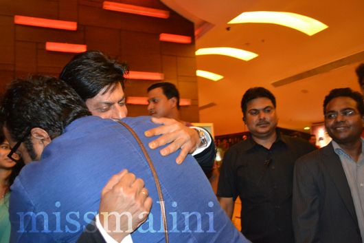 Shah Rukh Khan hugs Anurag Kashyap