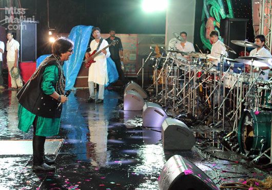 Falguni Pathak performs