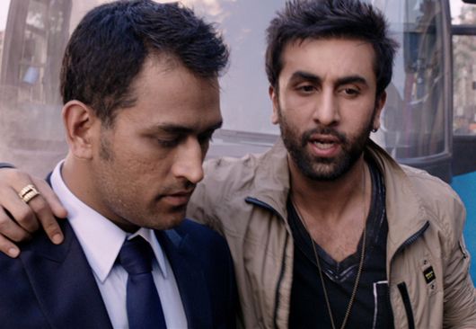 Ranbir Kapoor with MS Dhoni in a Pepsi Na Tameez commercial