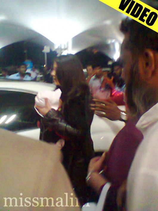 Video: Aishwarya Rai at Mumbai Airport with Baby Aaradhya!