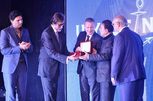 Amitabh Bachchan presents Sunil Gavaskar the watch