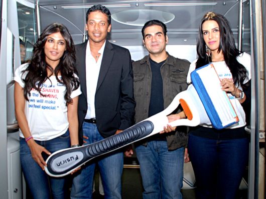 Delhi Metro Commuters Have a Close Shave with Chitrangda Singh and Neha Dhupia