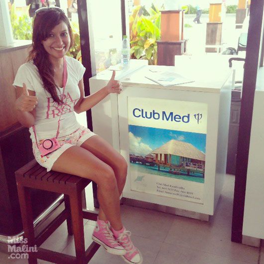 Club Med Kani desk