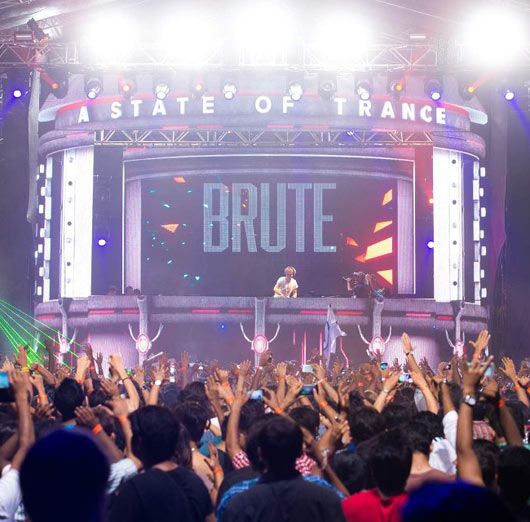 That moment when Armin van Buuren played "Brute" vs. "Concrete Angel" at #ASOT600MUM. (photo courtesy submerge.in)