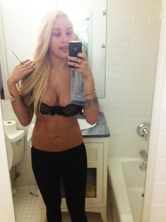 Amanda Bynes Gives Her Twitter Followers a Peek of Her Boobs