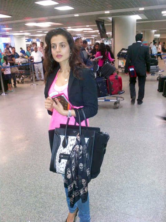 Has Ameesha Patel Over-Packed for Cannes?