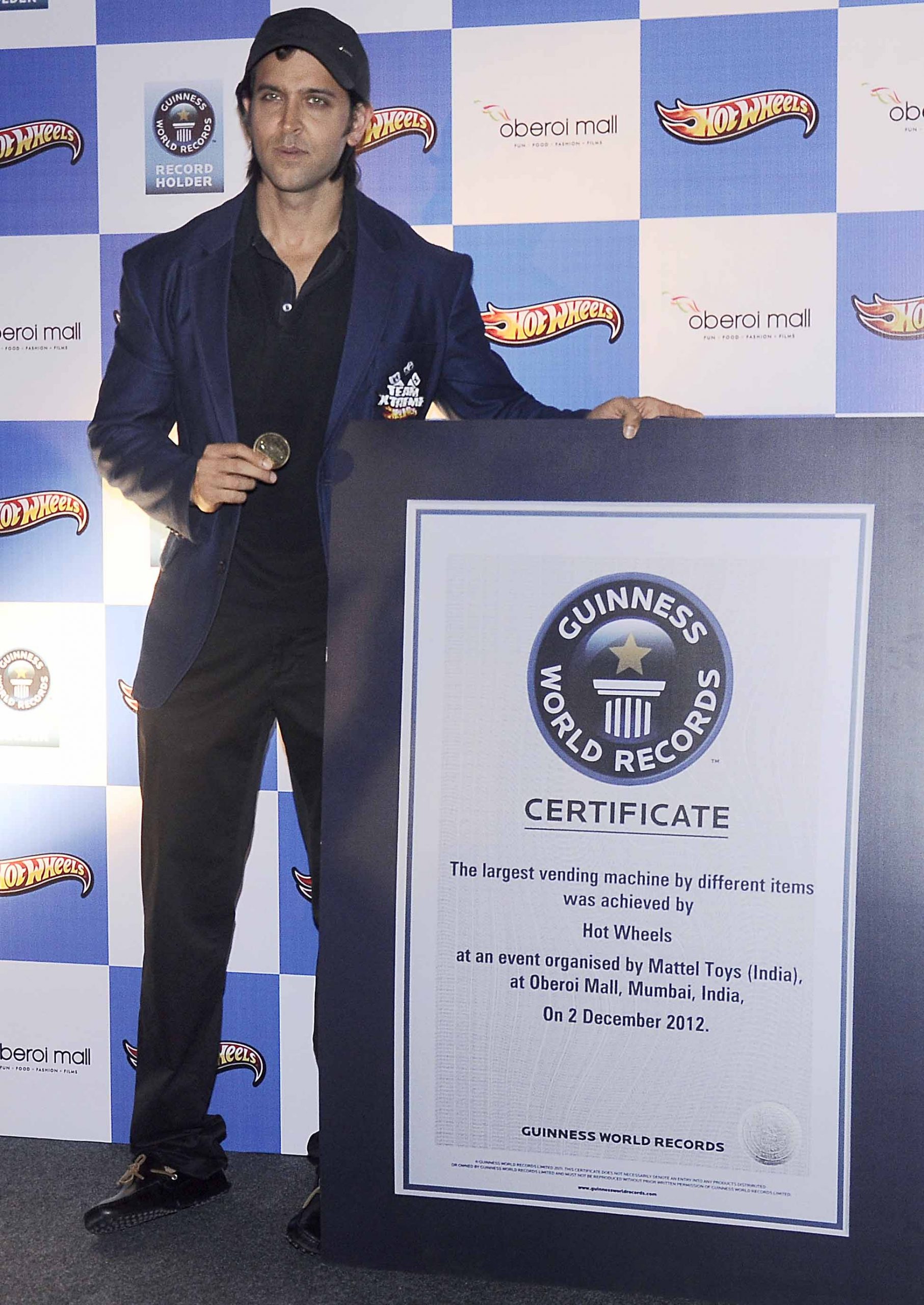 Hrithik Roshan at the unveiling of Hot Wheels' 'Thrill Machine' at Oberoi Mall on December 2, 2012 (Photo courtesy | Yogen Shah)