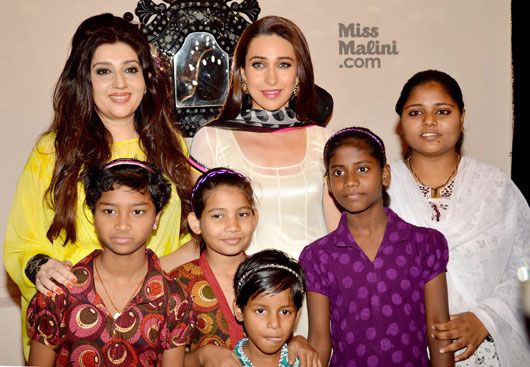 Karisma Kapoor and Archana Kochhar with the children from Project Crayons