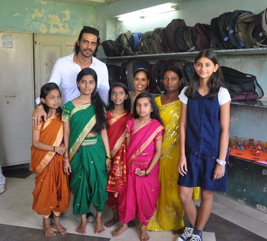 Arjun Rampal with children from Udaan Ghar
