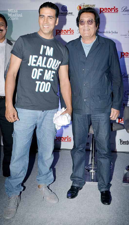Vinod Khanna with Akshay Kumar