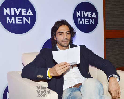Arjun Rampal reads your Twitter questions