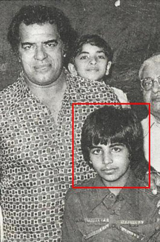 Guess Who This Young Khiladi is, With Actor and Wrestler, Dara Singh?