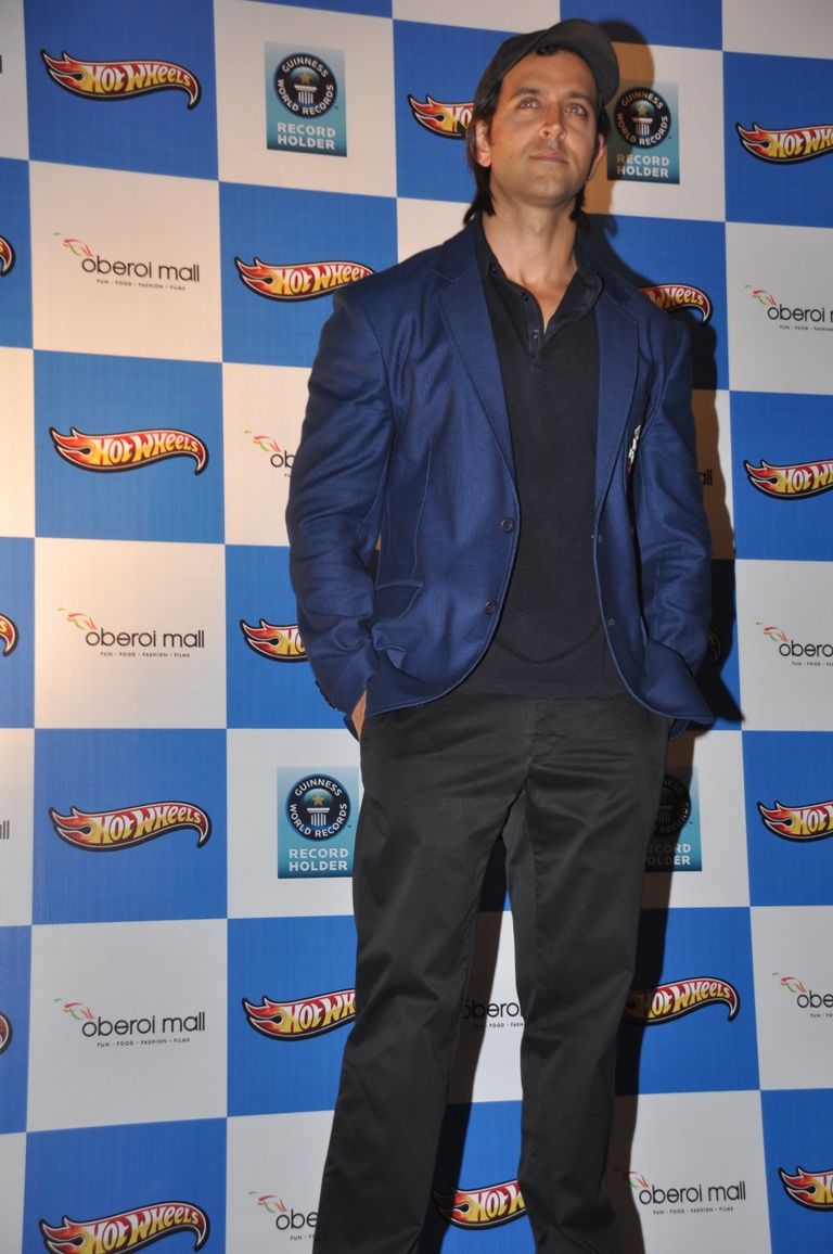 Hrithik Roshan at the unveiling of Hot Wheels' 'Thrill Machine' at Oberoi Mall on December 2, 2012 (Photo courtesy | Hot Wheels)