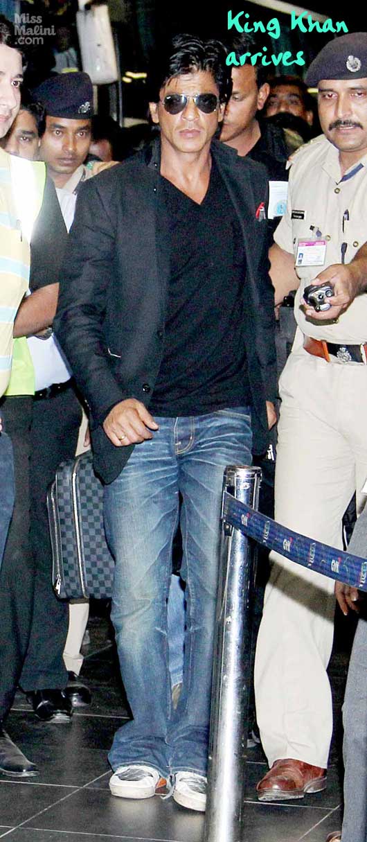 Shah Rukh Khan Creates a Stir at Mumbai Airport