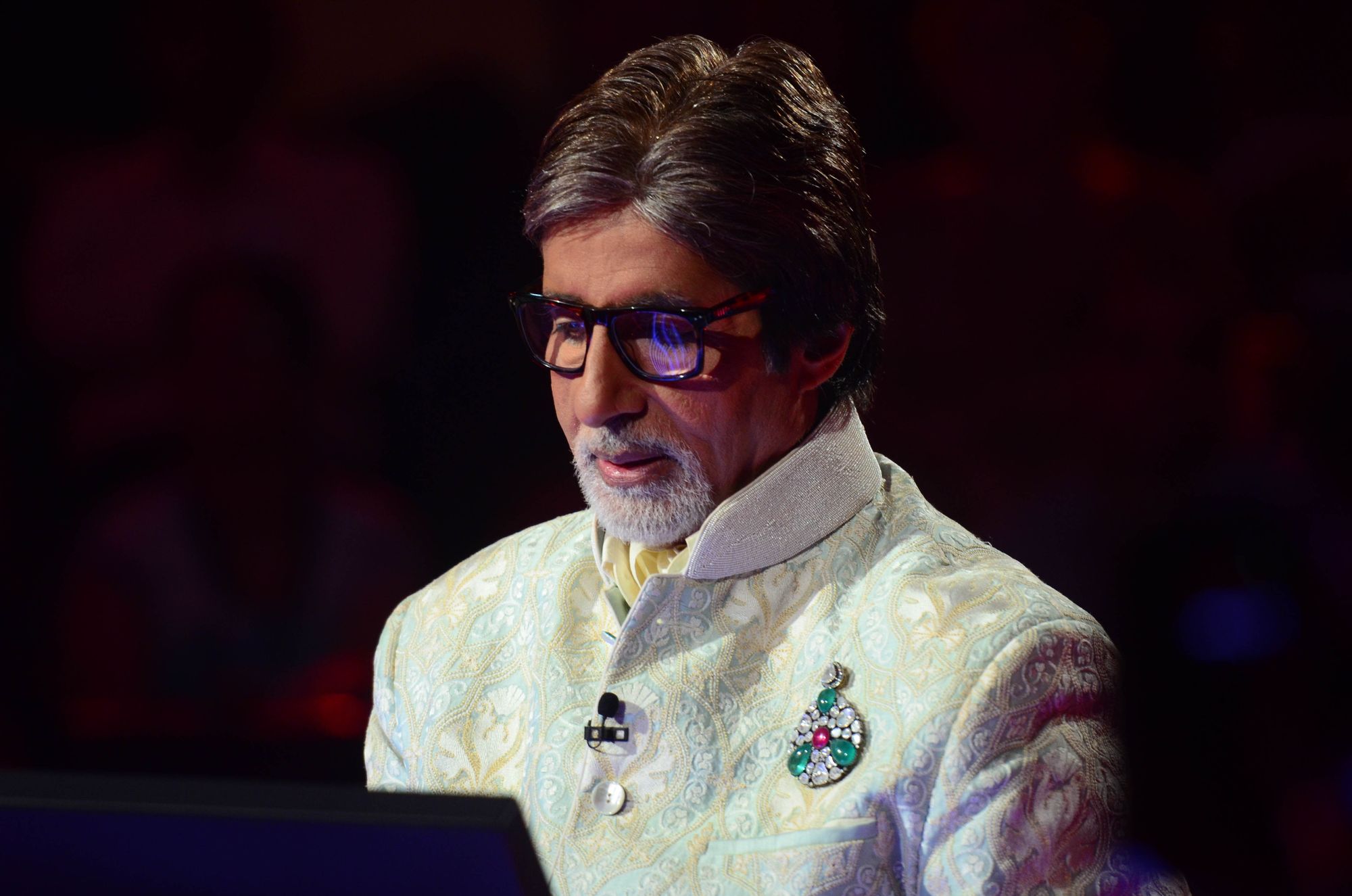 Amitabh Bachchan wearing Amrapali brooch during Kaun Banega Crorepati's Diwali episides