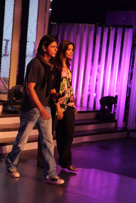 Shah Rukh Khan with Achla Sachdev at rehersals