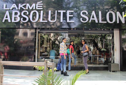 Top models, Deepti, Sucheta and Alecia arrive at the Lakme Absolute Studio