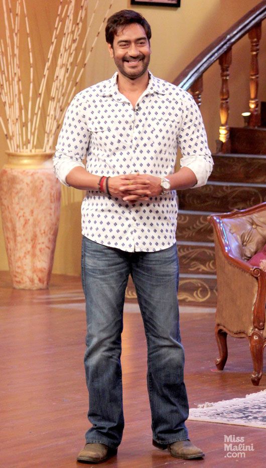 Ajay Devgn Promotes Satyagraha on Comedy Nights With Kapil