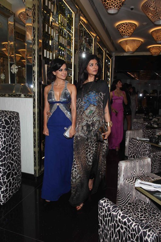 Kangana Ranaut & Sushmita Sen at the launch of the Roberto Cavalli flagship store in Delhi on December 8, 2012