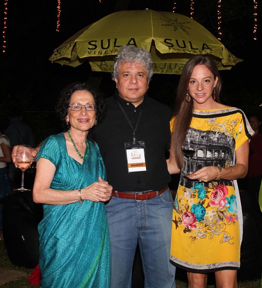 Chetan Bhagat, William Dalrymple Celebrate the End of the 2012 Literary Carnival in Mumbai