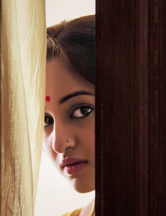 Sonakshi with a nose-stud in Lootera