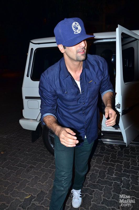 Ranbir Kapoor Gets Miffed with Paparazzi. Drives Off With their Video Camera!