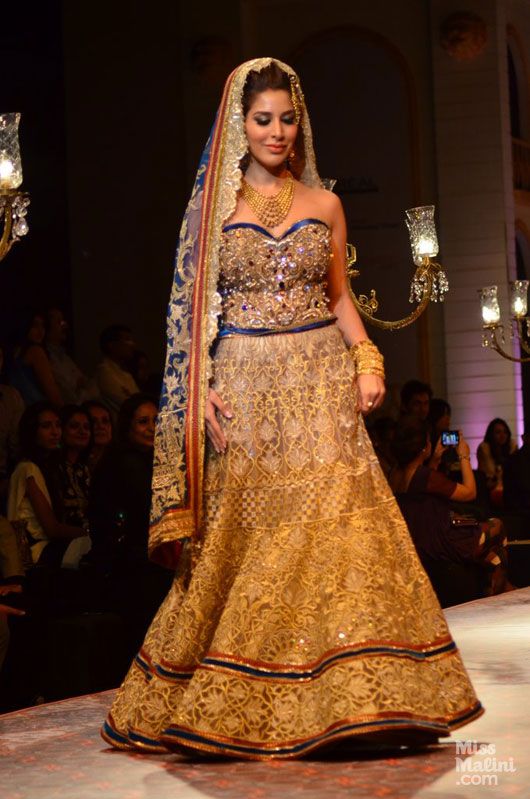Sophie Choudry is Mandira Wirk’s Royal Jaipur Bride at India Bridal Week