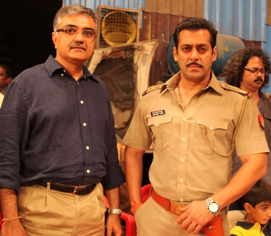 Sandeep Engineer and Salman Khan on the sets of Dabangg 2