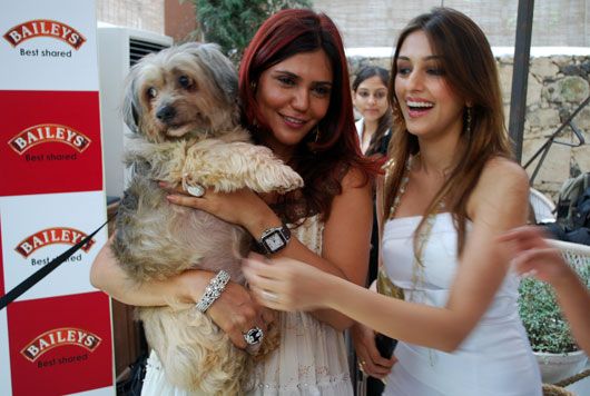 Nisha JamVwal with Ganeemat Woolverine and actress Aarti Chhabria