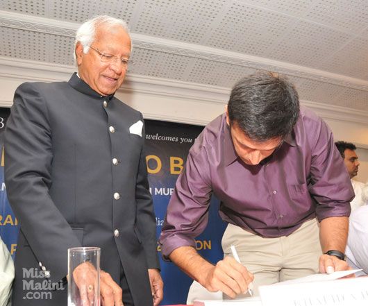 Rahul Dravid signing copies of the book