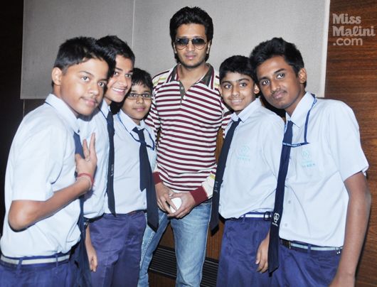 Riteish poses with a few students from his school