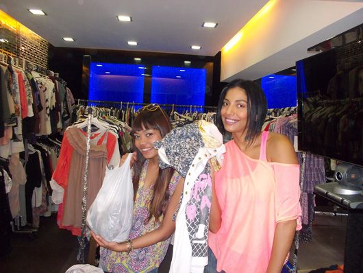 Samantha and Diandra Soares at Fashion Pop Sale