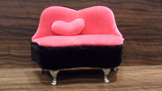 Lip-shaped Vanity box