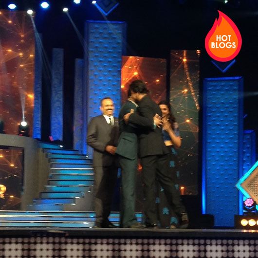 Salman Khan and Shah Rukh Khan hug