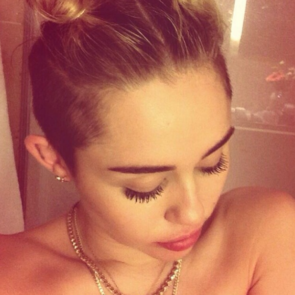 Miley Cyrus Selfie