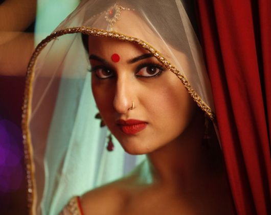Sonakshi with a nose-ring in Dabangg