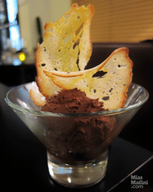 Chocolate mousse with olive oil