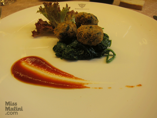 Buckwheat and spinach patties with homemade tomato sauce