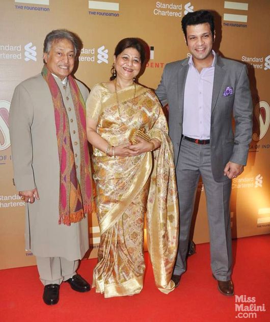 Ustad Amjad Ali Khan with his wife and his son Amaan Ali Khan