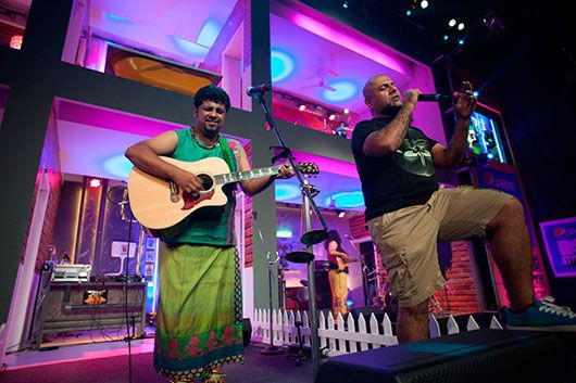 Vishal Dadlani of Pentagram joined Raghu Dixit for a very special rendition of Ambar at the Pepsi MTV Indies launch gig at Mehboob Studios in Mumbai
