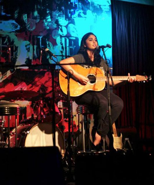 Aria Nanji Unplugged at Blue Frog